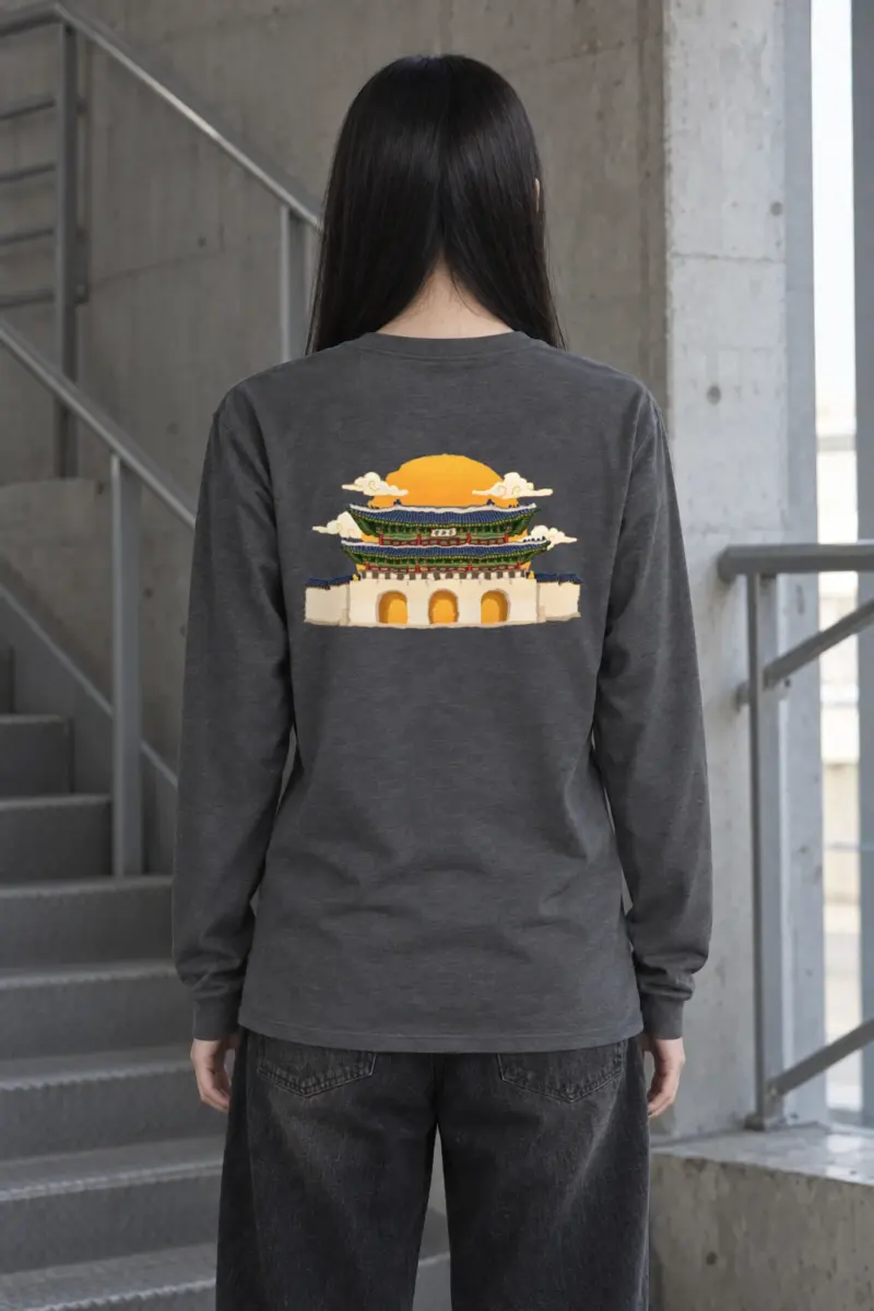 "Gwanghwamun Golden Sun" Unisex Longsleeve T-shirt