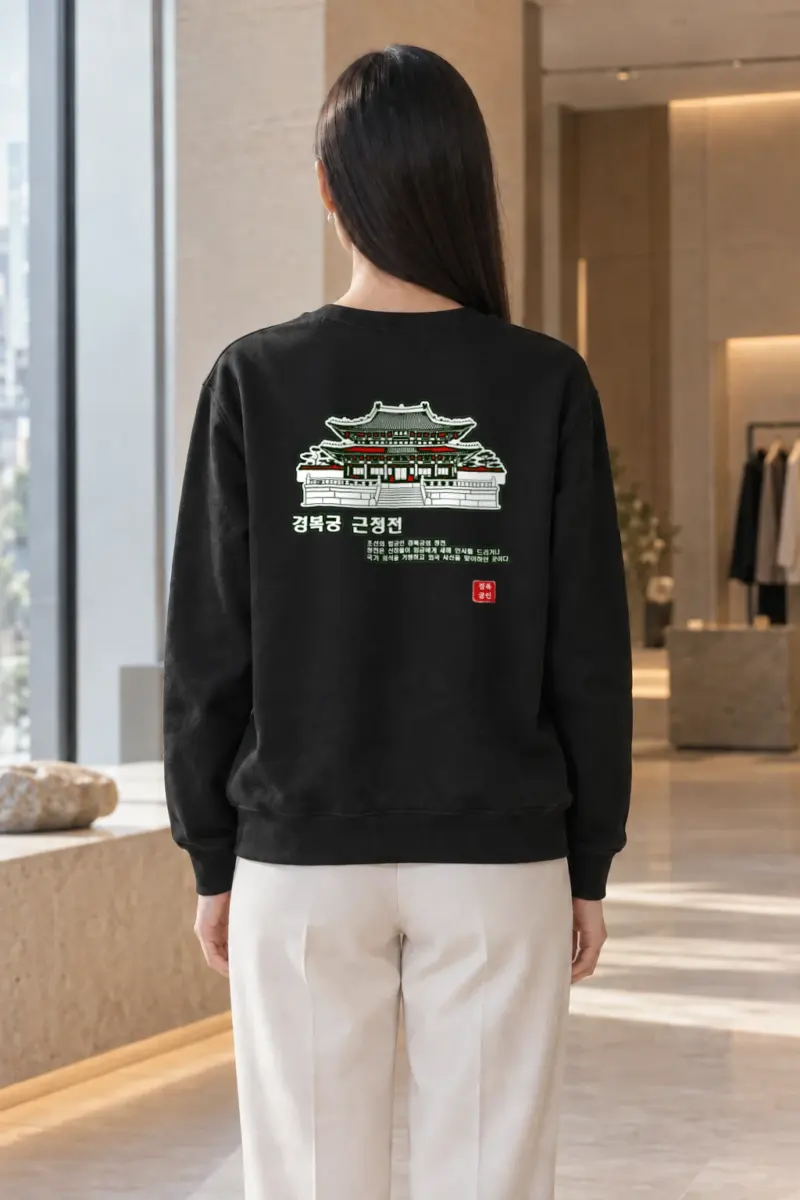 "Gyeongbokgung Geunjeongjeon" Heavy Blend Unisex Crewneck Sweatshirt | Gildan 18000