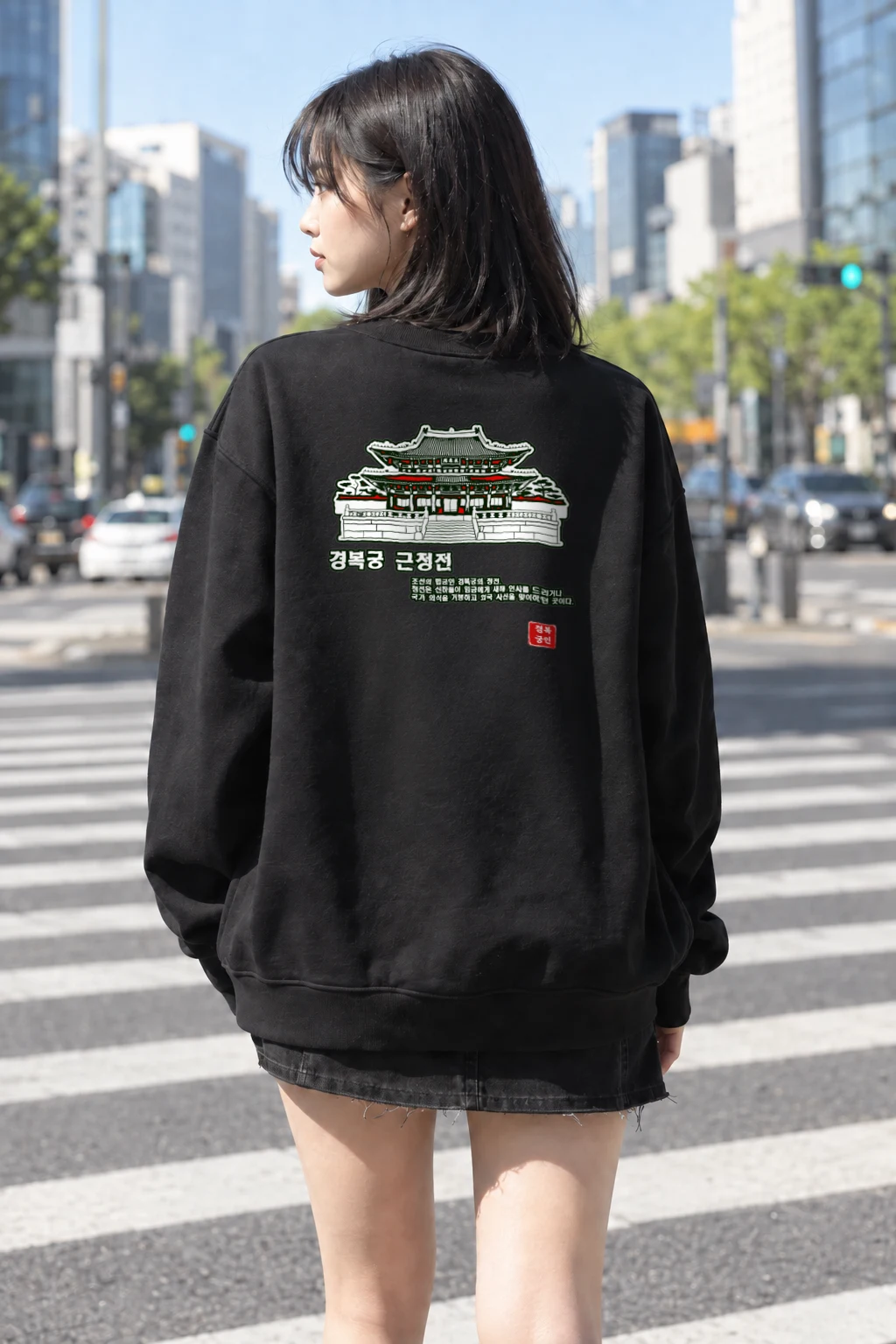 "Gyeongbokgung Geunjeongjeon" Heavy Blend Unisex Crewneck Sweatshirt | Gildan 18000