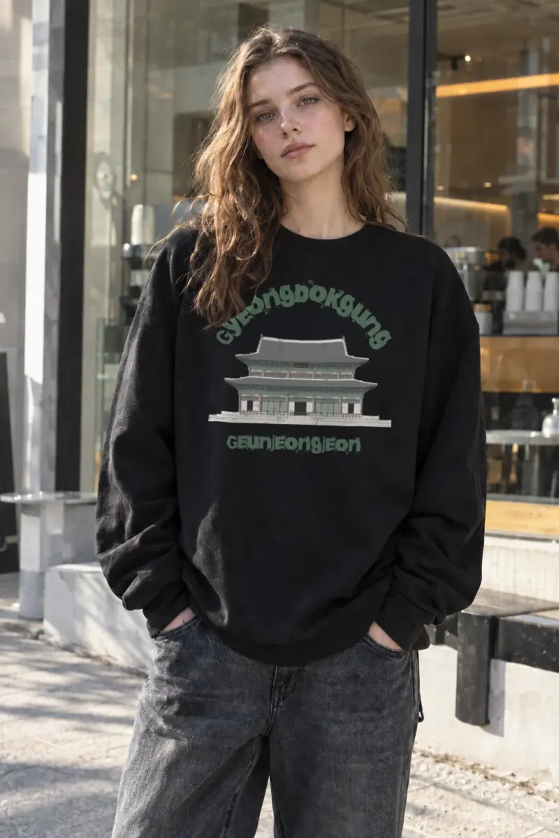“Gyeongbokgung Geunjeongjeon” Heavy Blend Unisex Crewneck Sweatshirt | Gildan 18000
