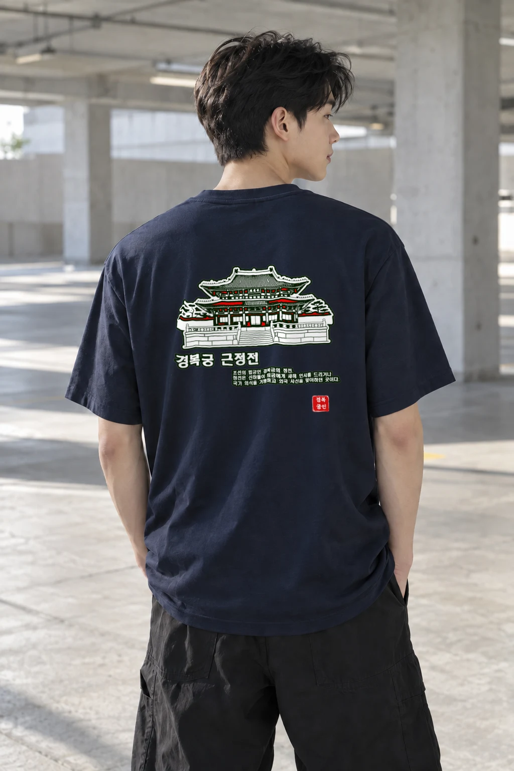 "Gyeongbokgung Geunjeongjeon" Heavyweight Unisex Crewneck T-shirt | Gildan 5000
