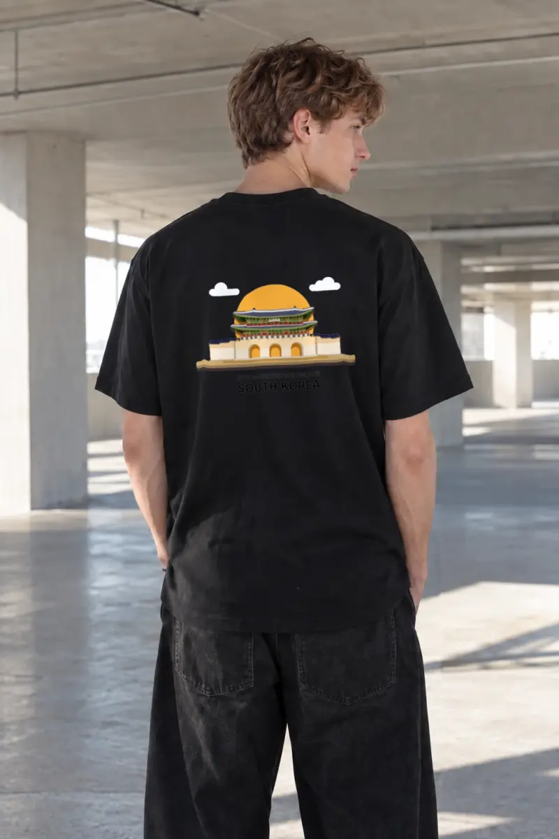 “Gyeongbokgung Sunrise” Heavyweight Unisex Crewneck T-shirt | Gildan 5000