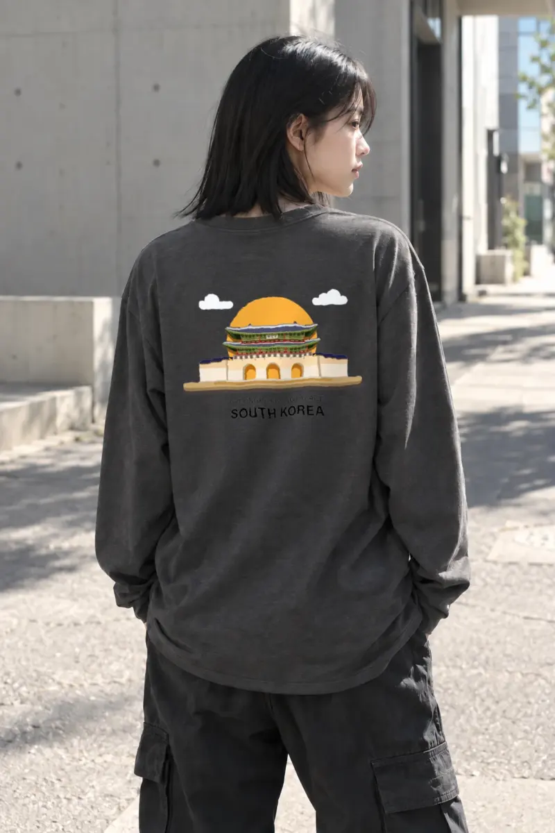 "Gyeongbokgung Sunrise" Unisex Longsleeve T-shirt | Gildan 2400