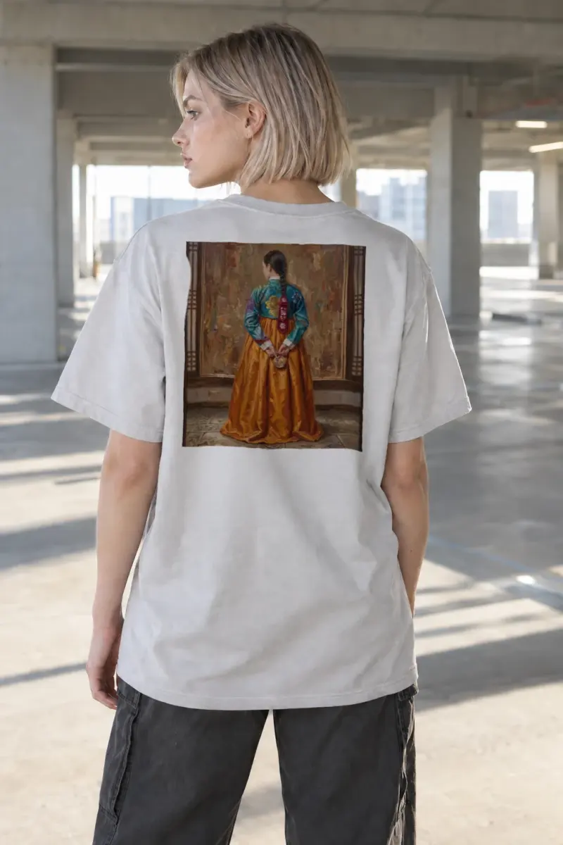 “Hanbok From Behind” Heavyweight Unisex Crewneck T-shirt | Gildan 5000