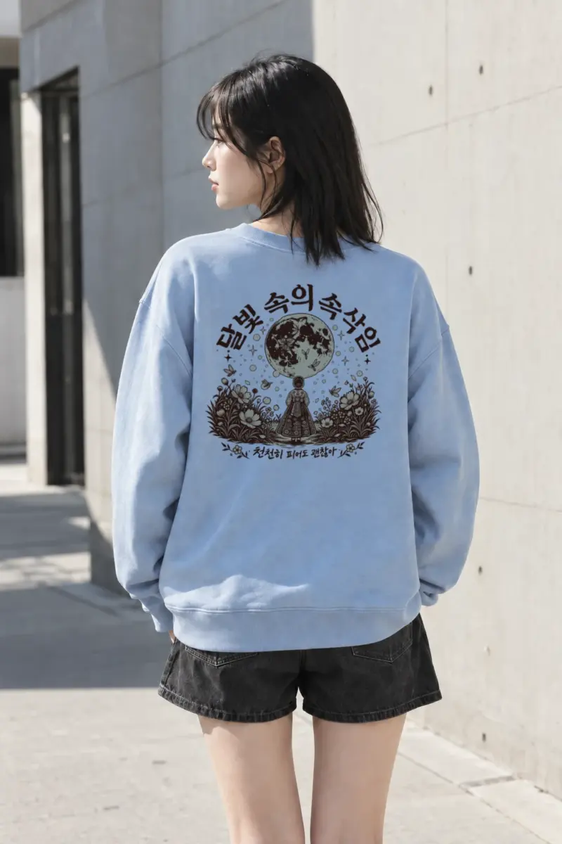 "Hanbok Under Moon" Heavy Blend Unisex Crewneck Sweatshirt | Gildan 18000