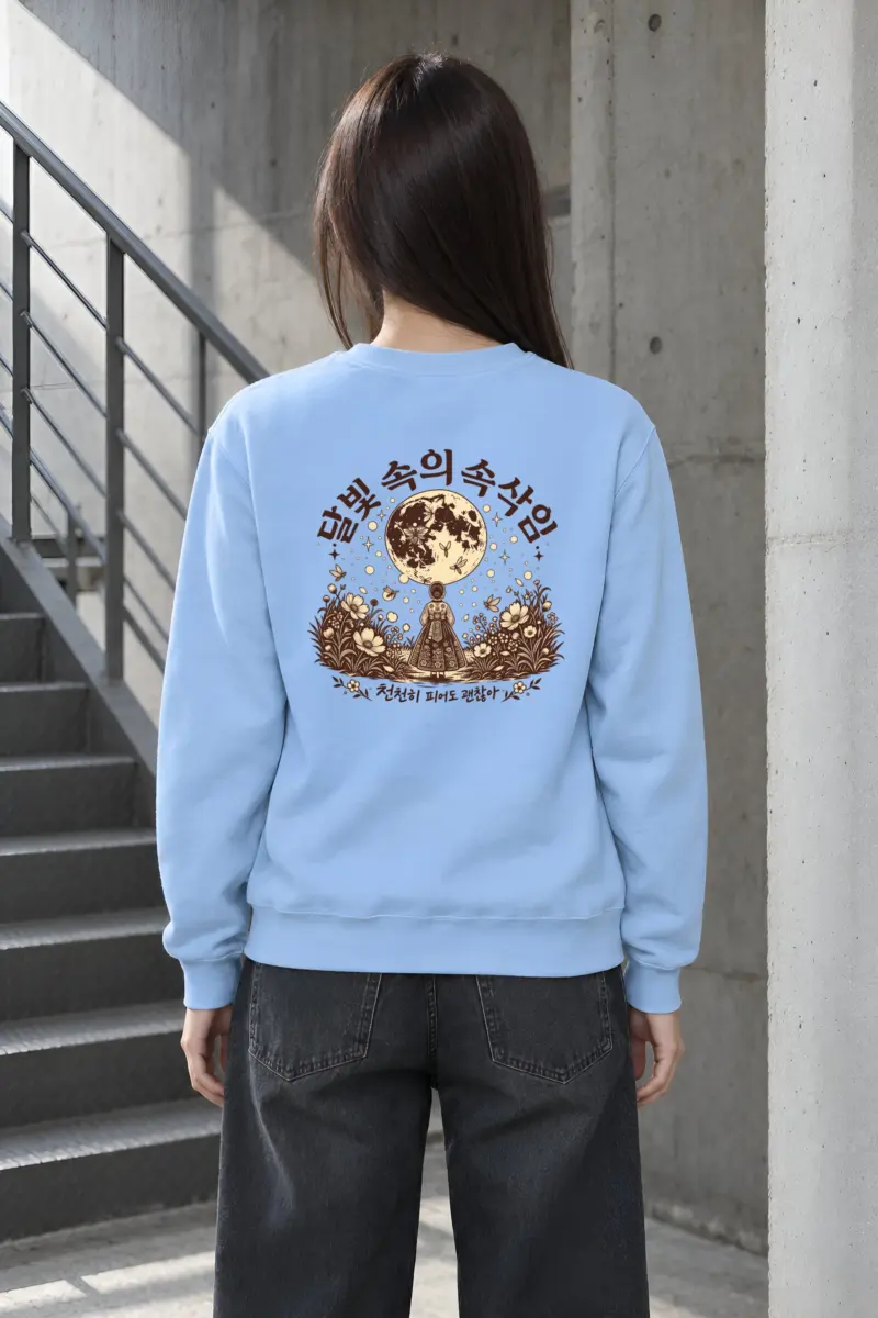 "Hanbok Under Moon" Heavy Blend Unisex Crewneck Sweatshirt