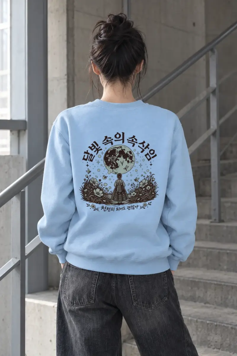 "Hanbok Under Moon" Heavy Blend Unisex Crewneck Sweatshirt