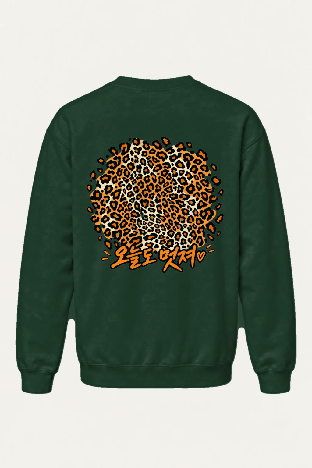 "Leopard Circle Heart" Heavy Blend Unisex Crewneck Sweatshirt | Gildan 18000