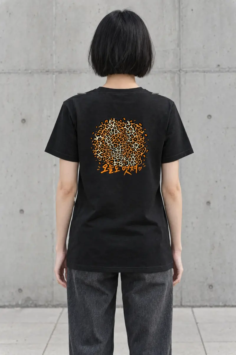 "Leopard Circle Heart" Heavyweight Unisex Crewneck T-shirt