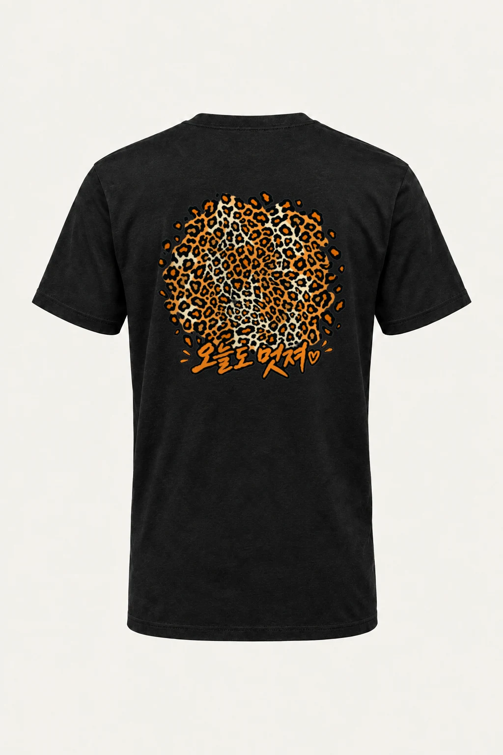 "Leopard Circle Heart" Heavyweight Unisex Crewneck T-shirt | Gildan 5000