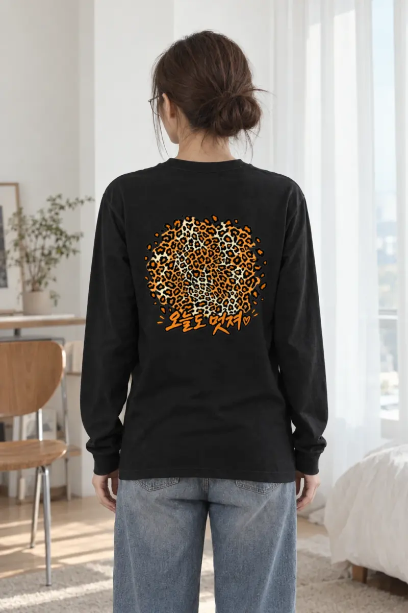 "Leopard Circle Heart" Unisex Longsleeve T-shirt