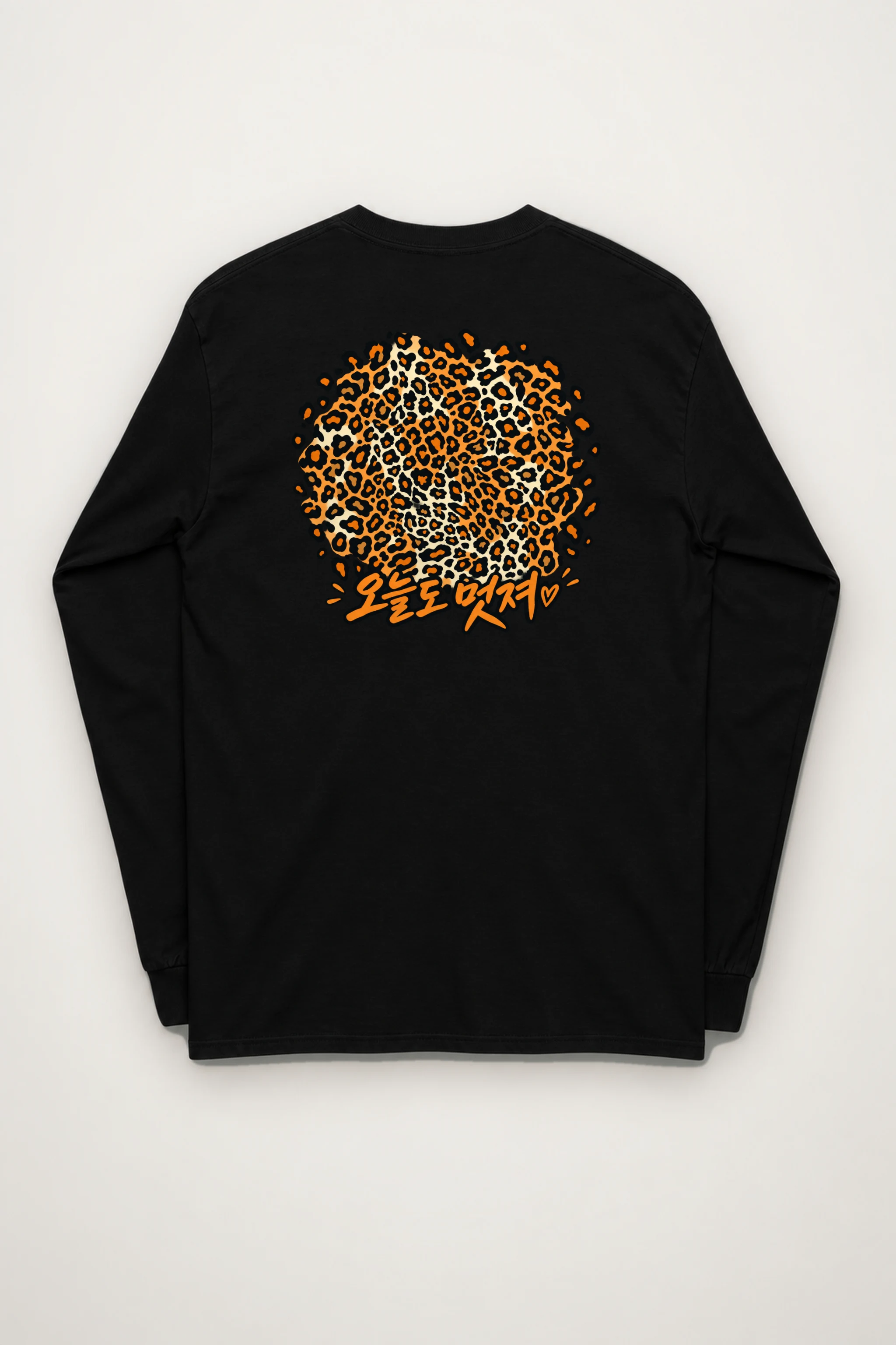 "Leopard Circle Heart" Unisex Longsleeve T-shirt