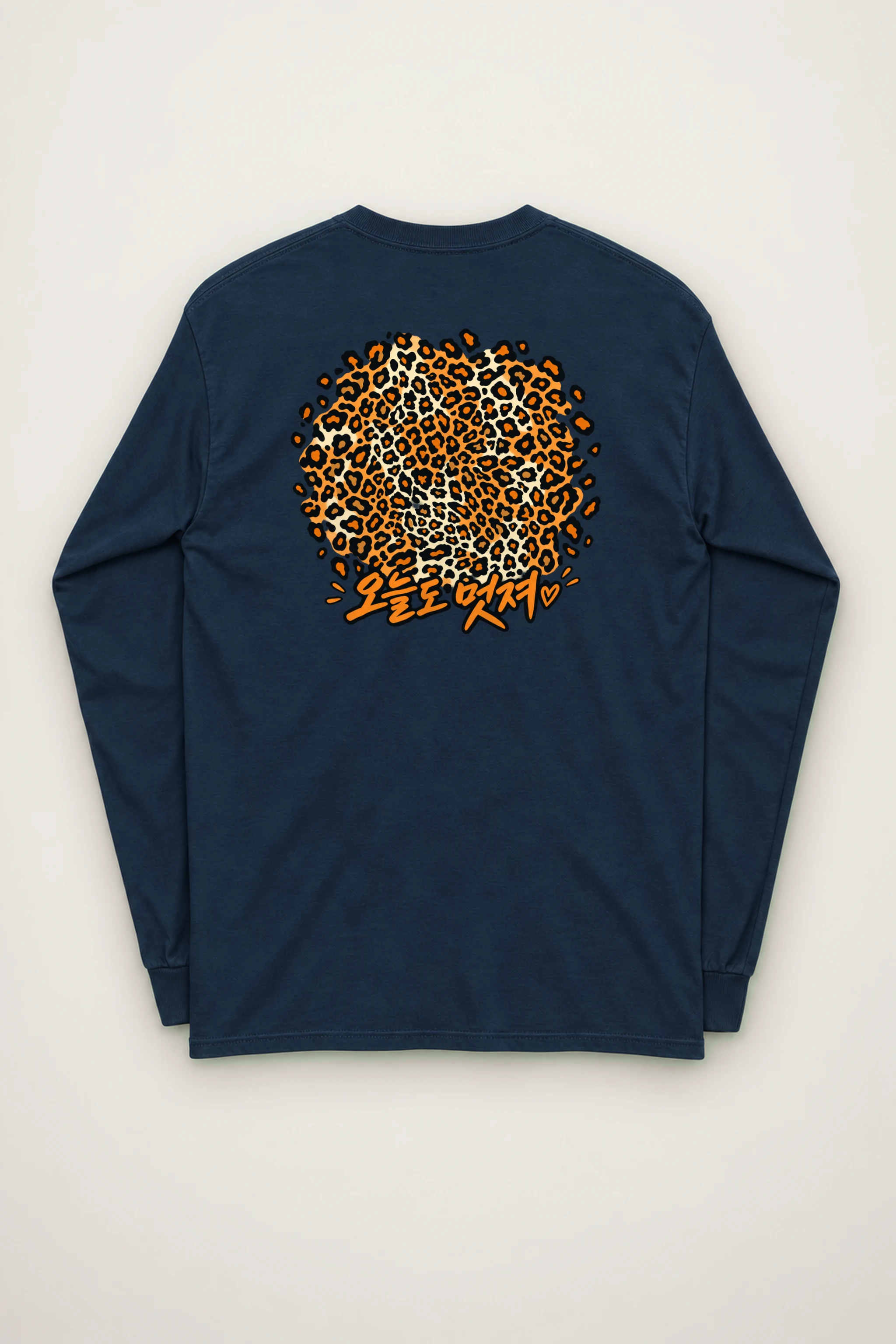 "Leopard Circle Heart" Unisex Longsleeve T-shirt