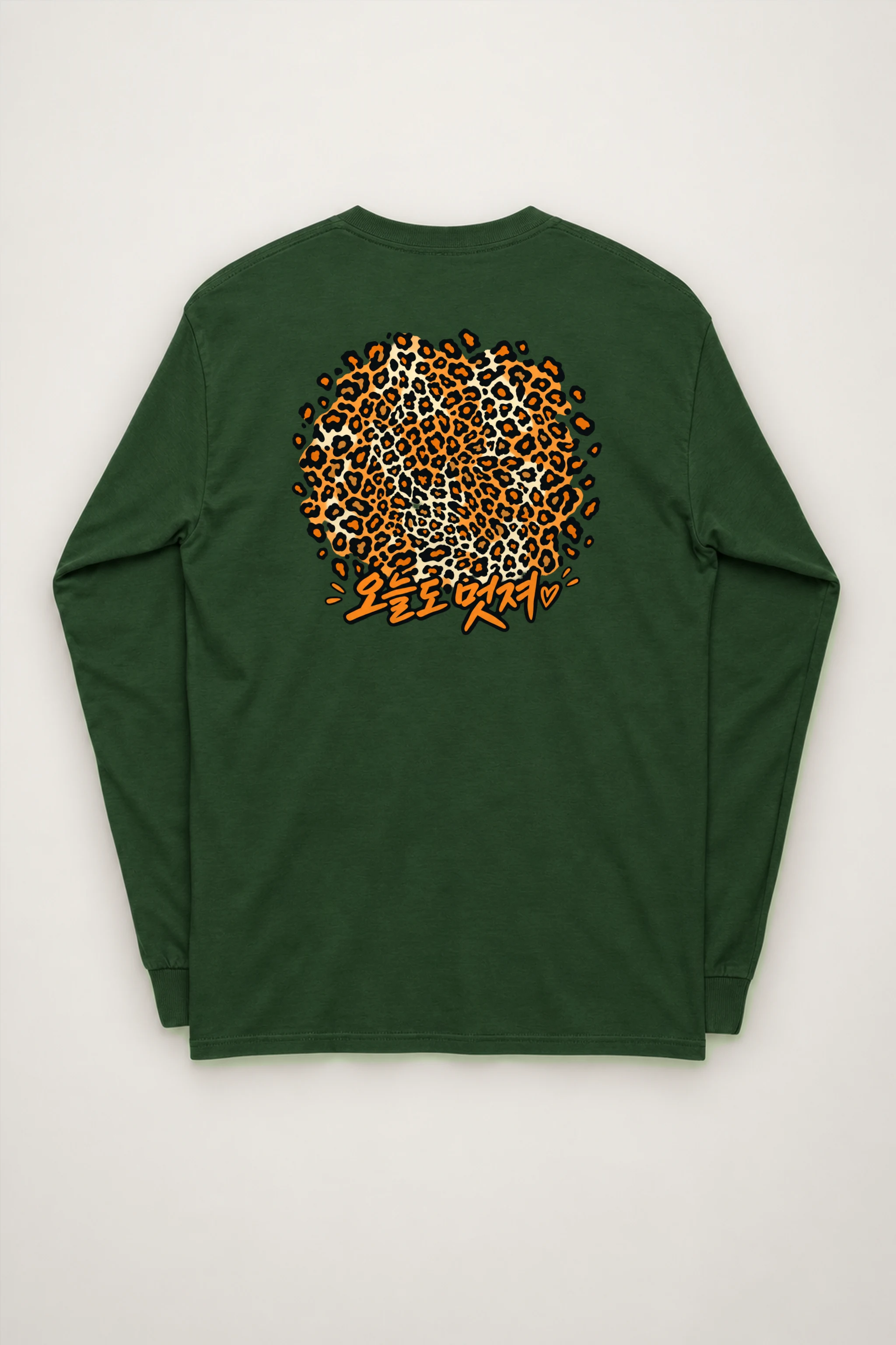 "Leopard Circle Heart" Unisex Longsleeve T-shirt