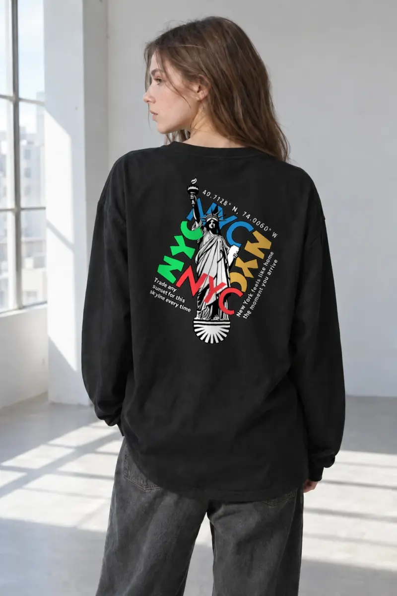 "Liberty Skyline" Unisex Longsleeve T-shirt | Gildan 2400