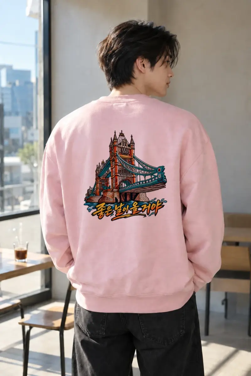 "London Tower Bridge" Heavy Blend Unisex Crewneck Sweatshirt | Gildan 18000