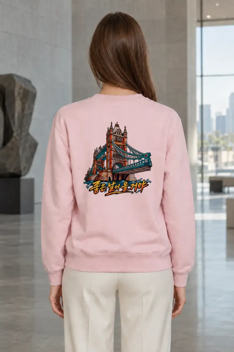 "London Tower Bridge" Heavy Blend Unisex Crewneck Sweatshirt | Gildan 18000