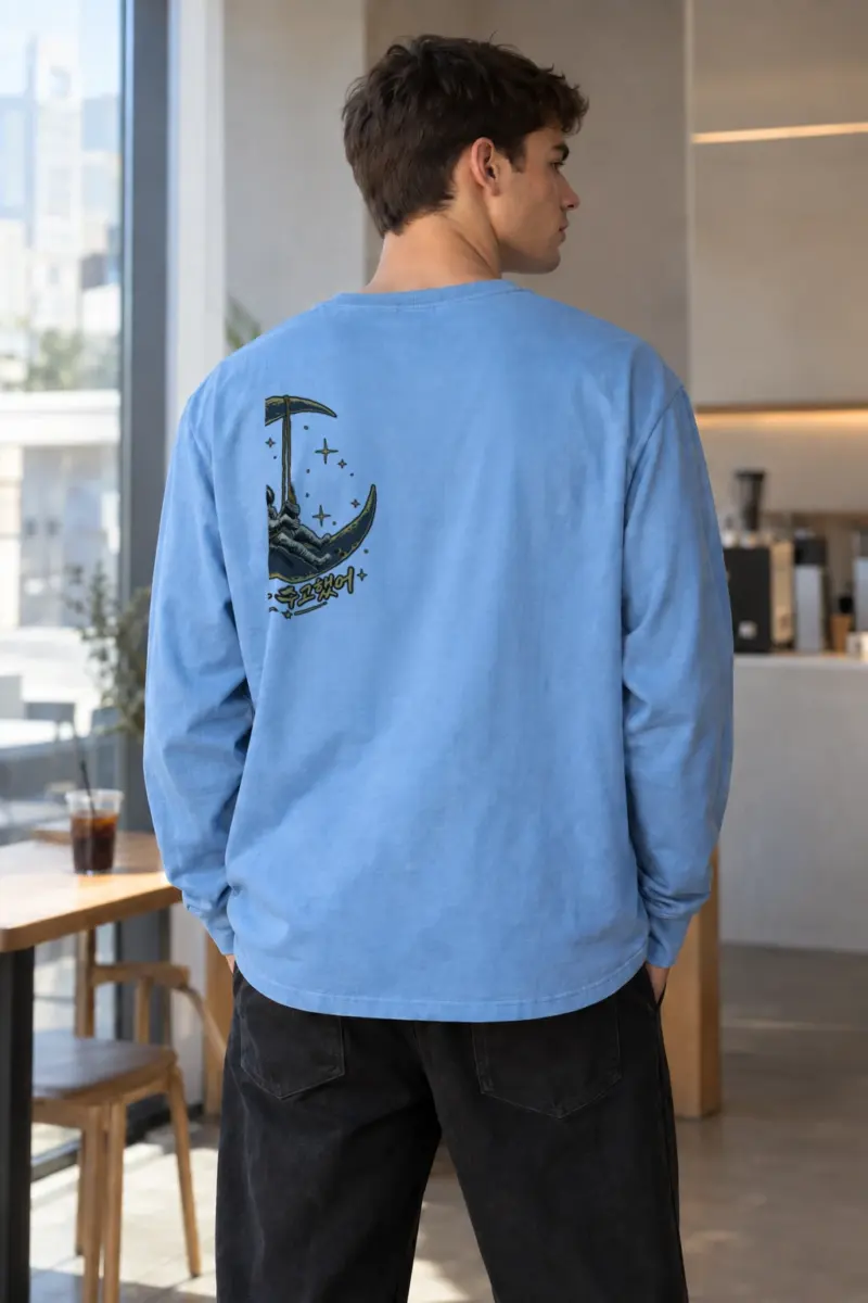 "Moon Swing Astronaut" Unisex Longsleeve T-shirt | Gildan 2400
