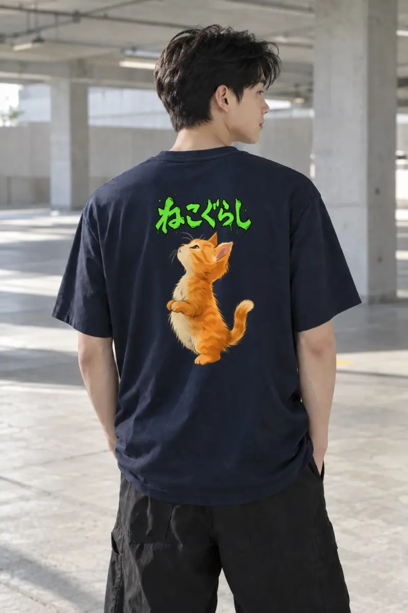 "Nekokurashi Kitten" Heavyweight Unisex Crewneck T-shirt | Gildan 5000