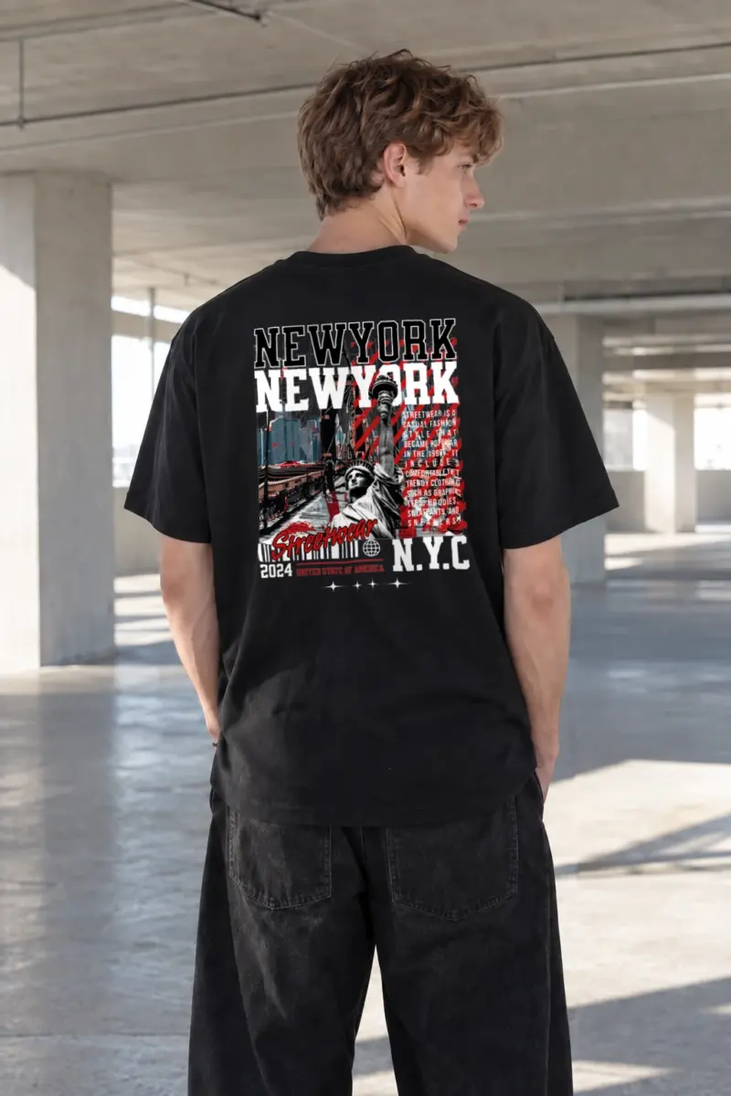 "New York Streetwear" Heavyweight Unisex Crewneck T-shirt | Gildan 5000