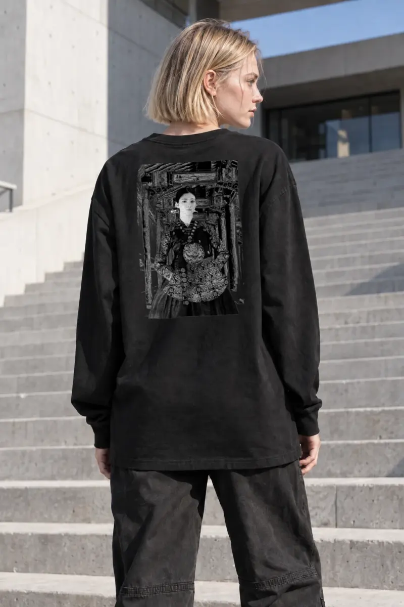 “Ornate Courtyard Muse” Unisex Longsleeve T-shirt | Gildan 2400