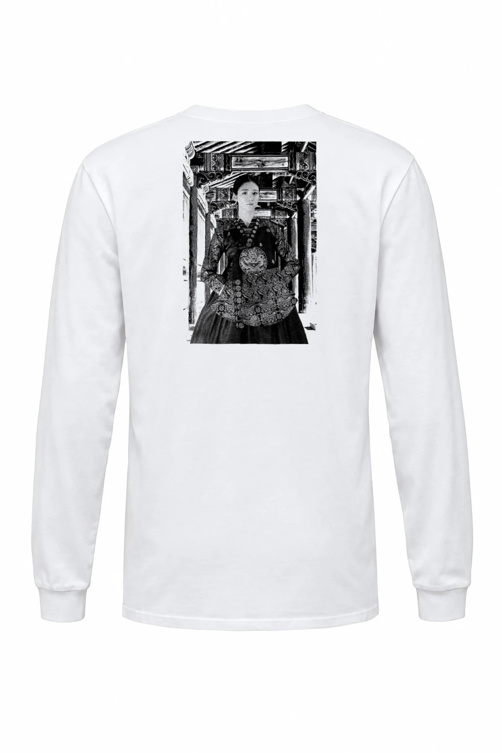 "Ornate Courtyard Muse" Unisex Longsleeve T-shirt | Gildan 2400