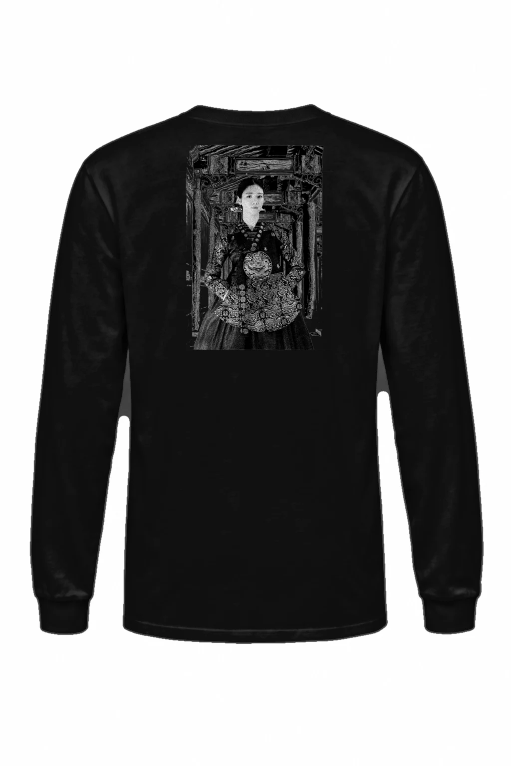 "Ornate Courtyard Muse" Unisex Longsleeve T-shirt | Gildan 2400