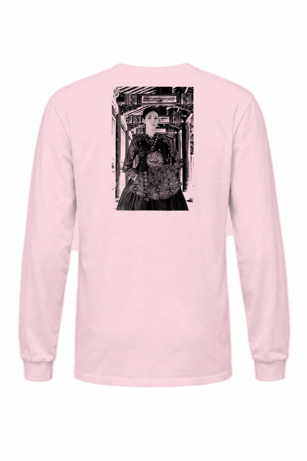 "Ornate Courtyard Muse" Unisex Longsleeve T-shirt | Gildan 2400