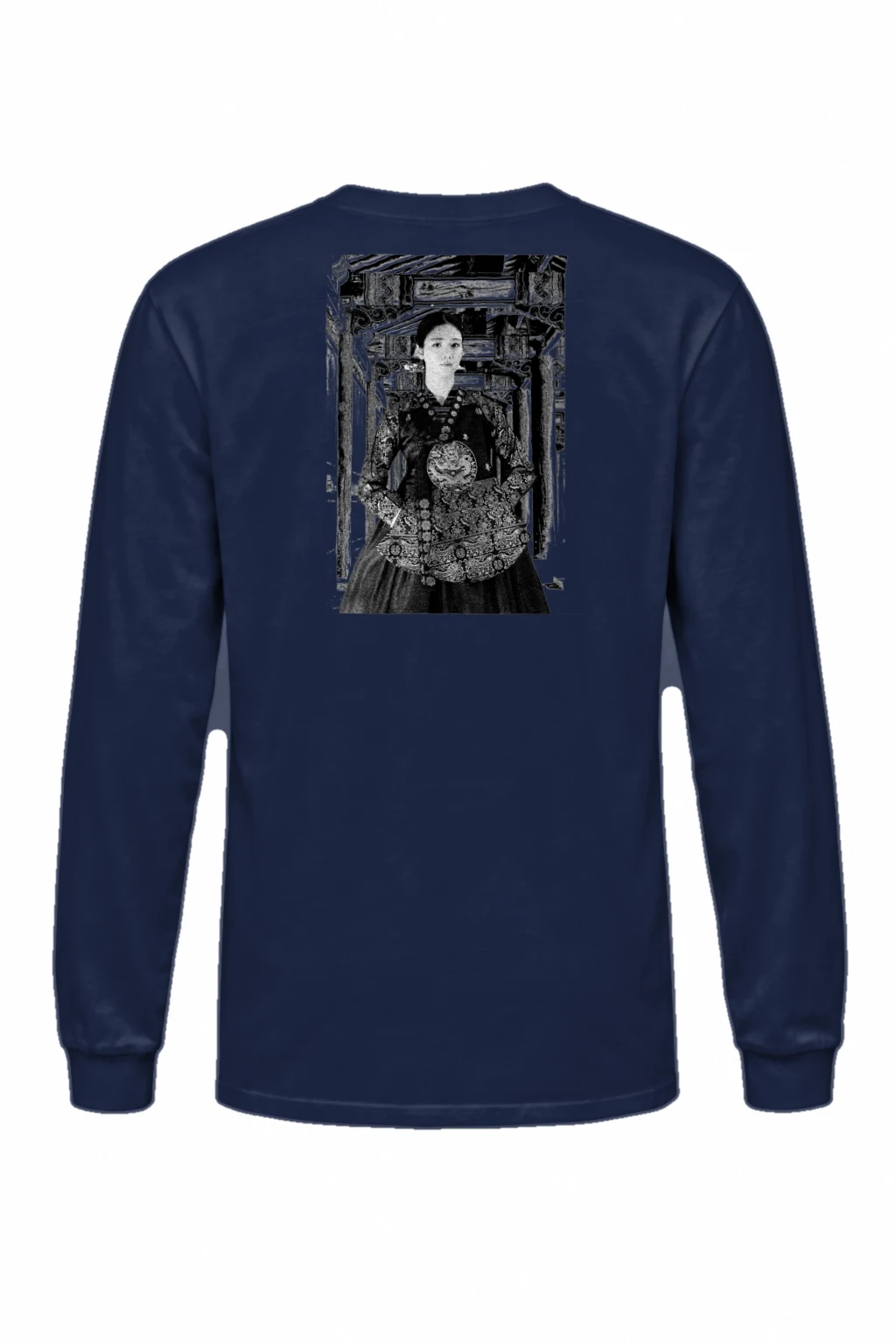 "Ornate Courtyard Muse" Unisex Longsleeve T-shirt | Gildan 2400
