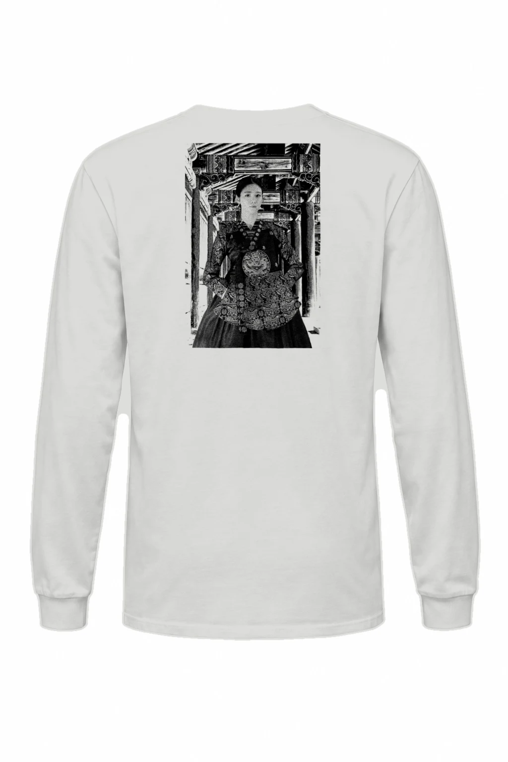 "Ornate Courtyard Muse" Unisex Longsleeve T-shirt | Gildan 2400