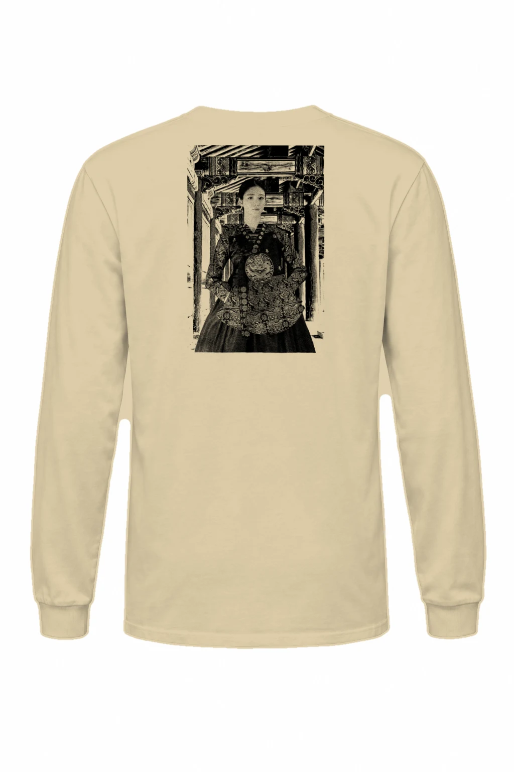 "Ornate Courtyard Muse" Unisex Longsleeve T-shirt | Gildan 2400