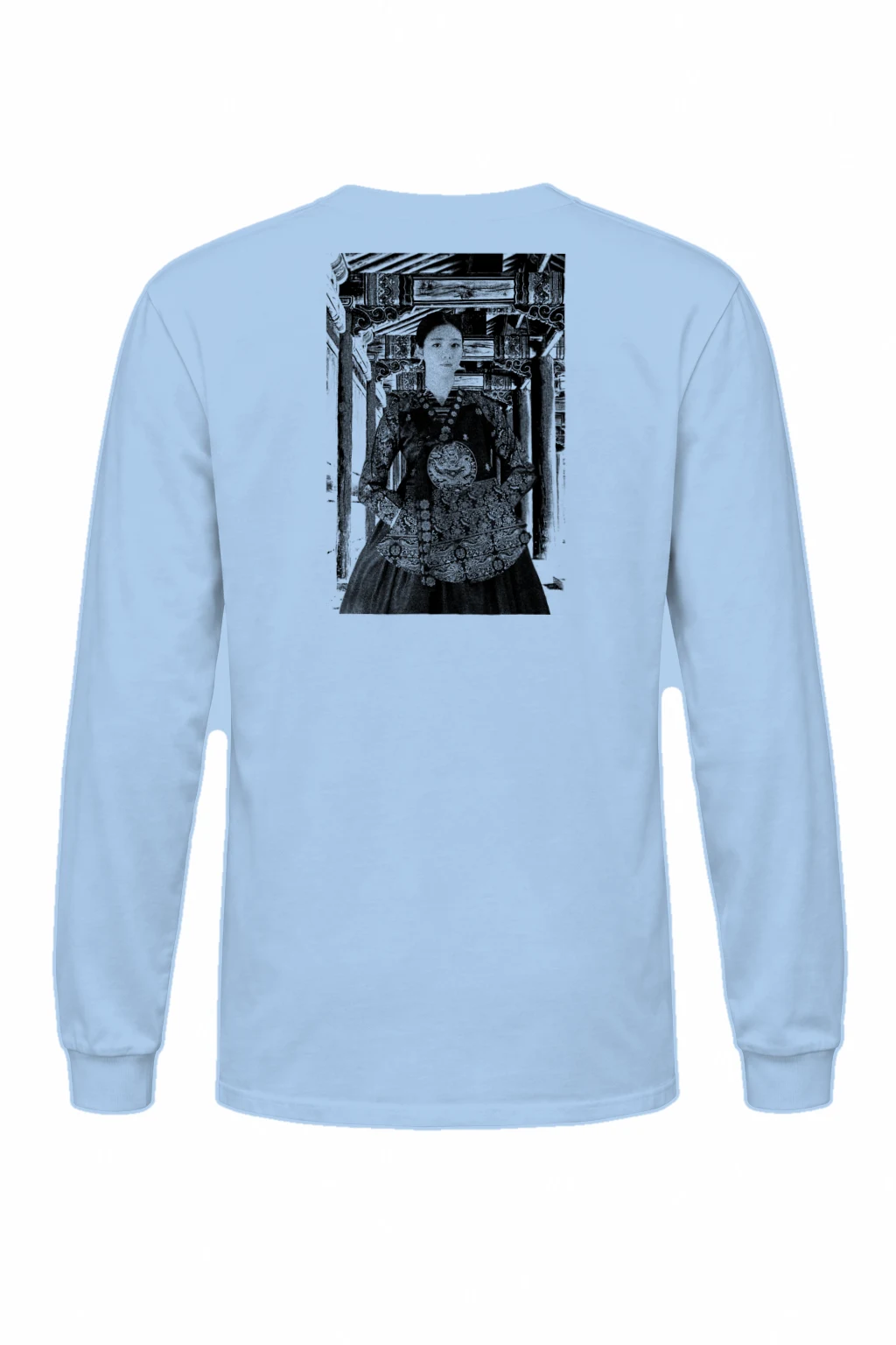 "Ornate Courtyard Muse" Unisex Longsleeve T-shirt | Gildan 2400