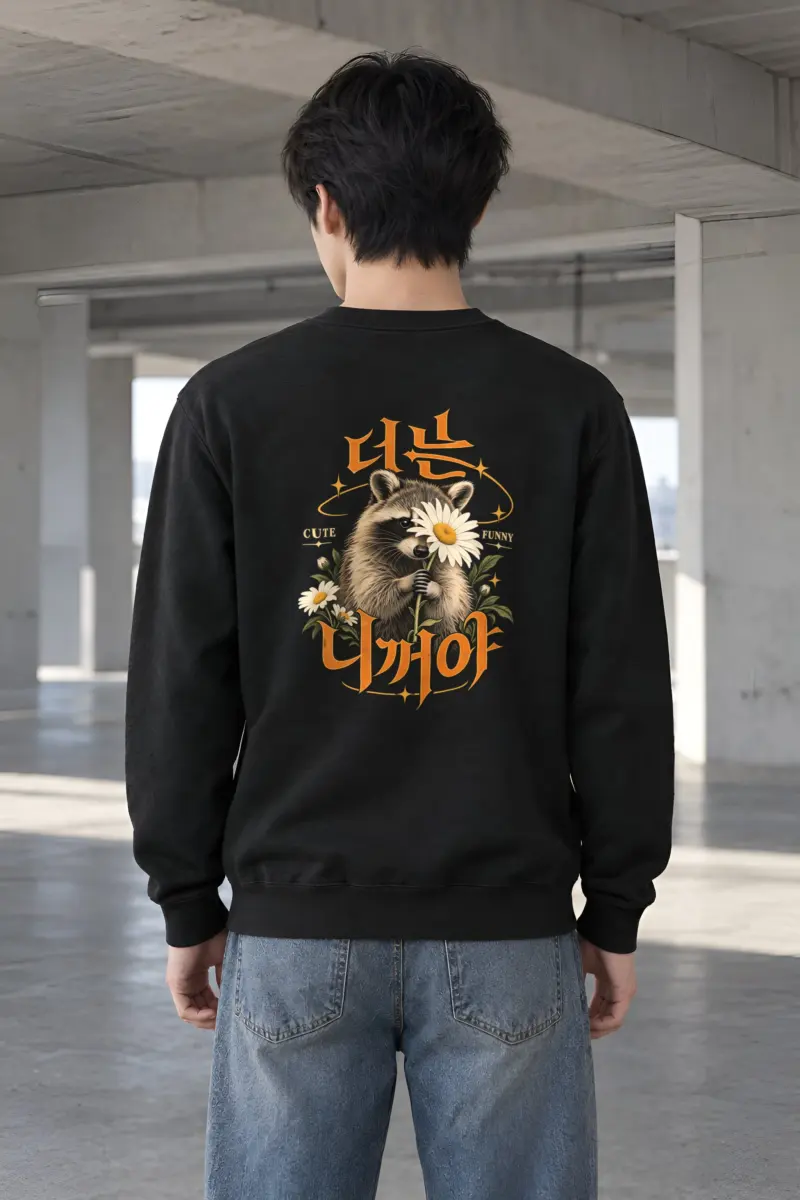 "Raccoon Daisy Bouquet" Heavy Blend Unisex Crewneck Sweatshirt