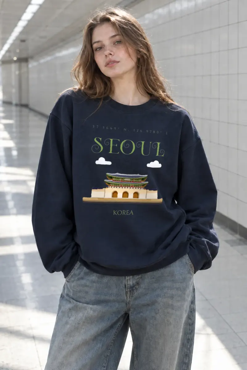 "Seoul Palace Gate" Heavy Blend Unisex Crewneck Sweatshirt | Gildan 18000