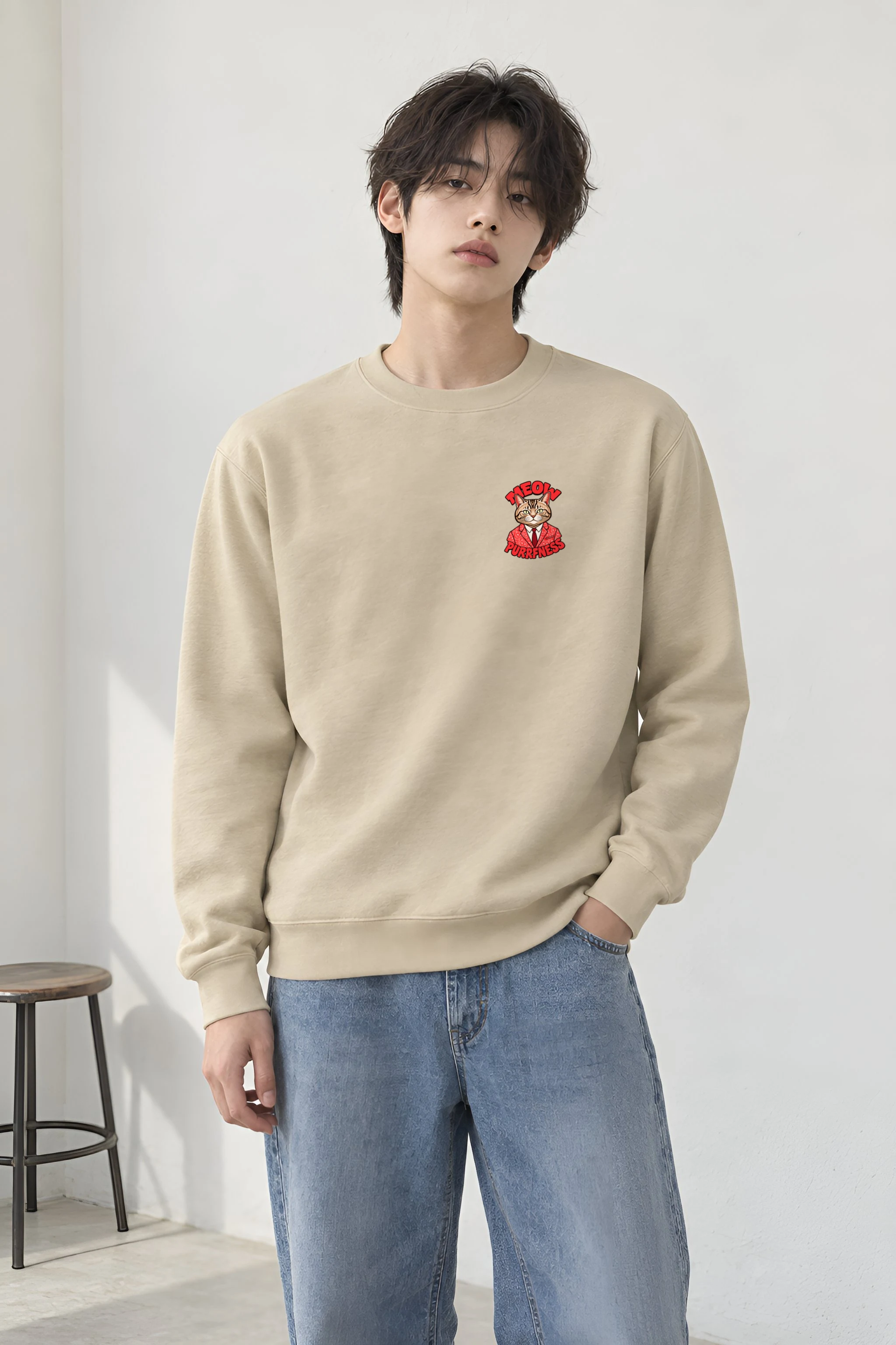 "Suit-Wearing Tabby Cat" Heavy Blend Unisex Crewneck Sweatshirt