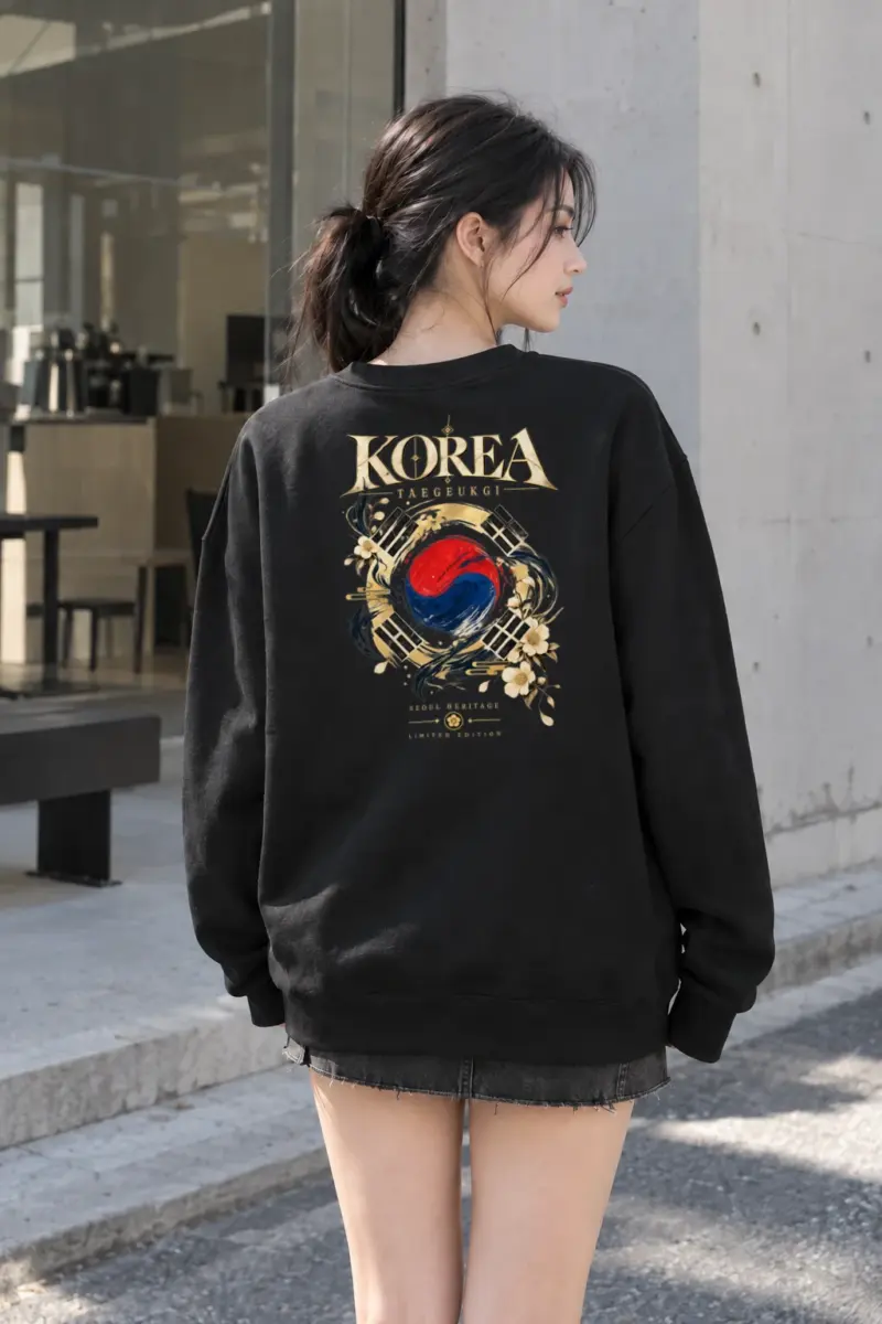 "Taegukgi Seoul Heritage" Heavy Blend Unisex Crewneck Sweatshirt | Gildan 18000