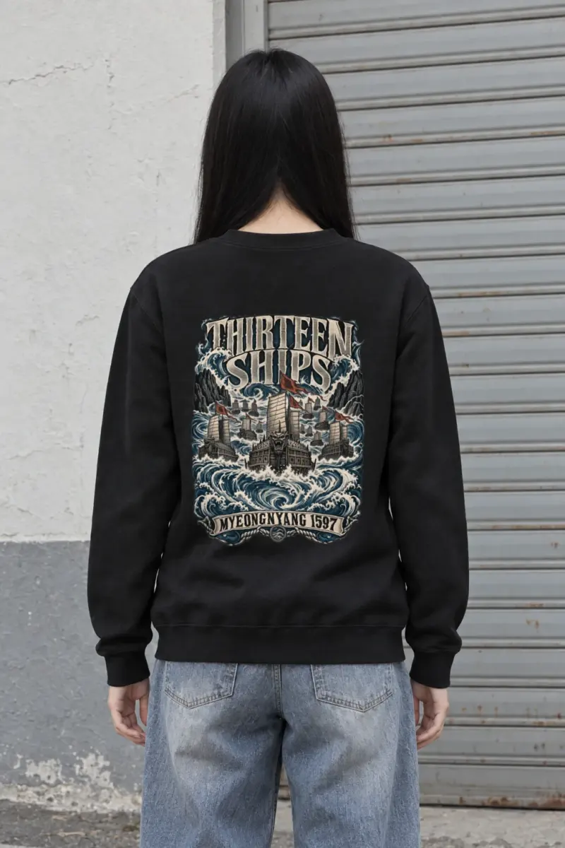 “Thirteen Ships Myeongnyang 1597 · Admiral Yi Sun-sin 이순신” Heavy Blend Unisex Crewneck Sweatshirt