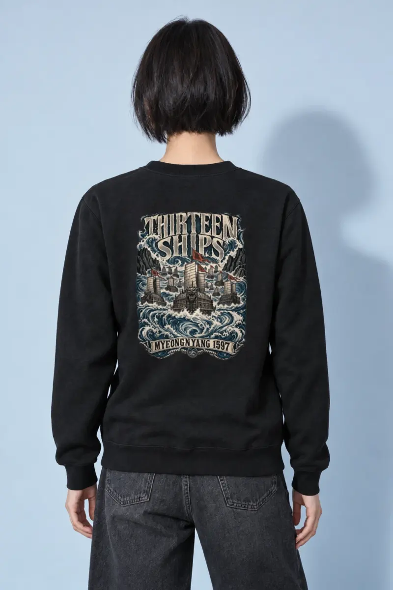 "Thirteen Ships Myeongnyang 1597 · Admiral Yi Sun-sin 이순신" Heavy Blend Unisex Crewneck Sweatshirt