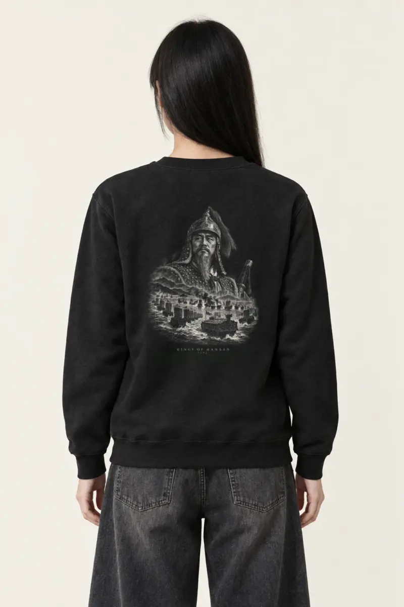 "Wings of Hansan · Admiral Yi Sun-sin 이순신" Heavy Blend Unisex Crewneck Sweatshirt