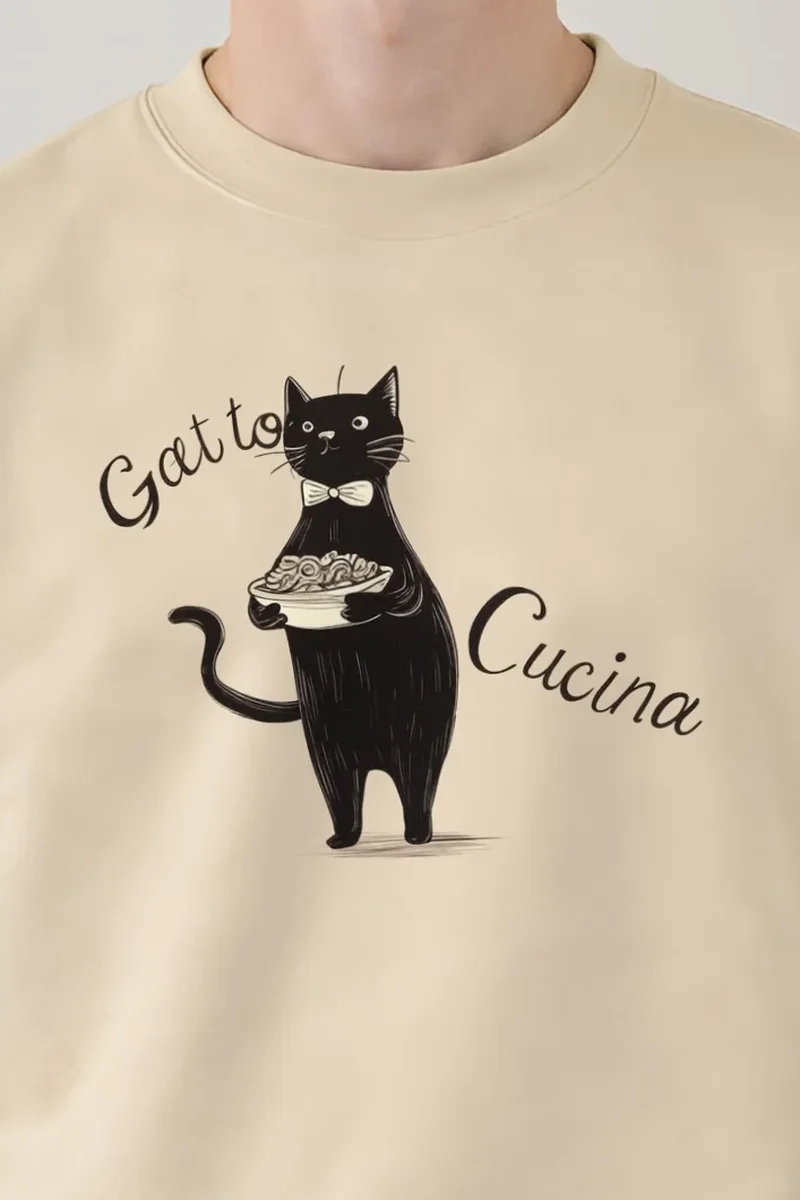 "Gatto Cucina" 1 Crewneck Sweatshirt - the graphic up close