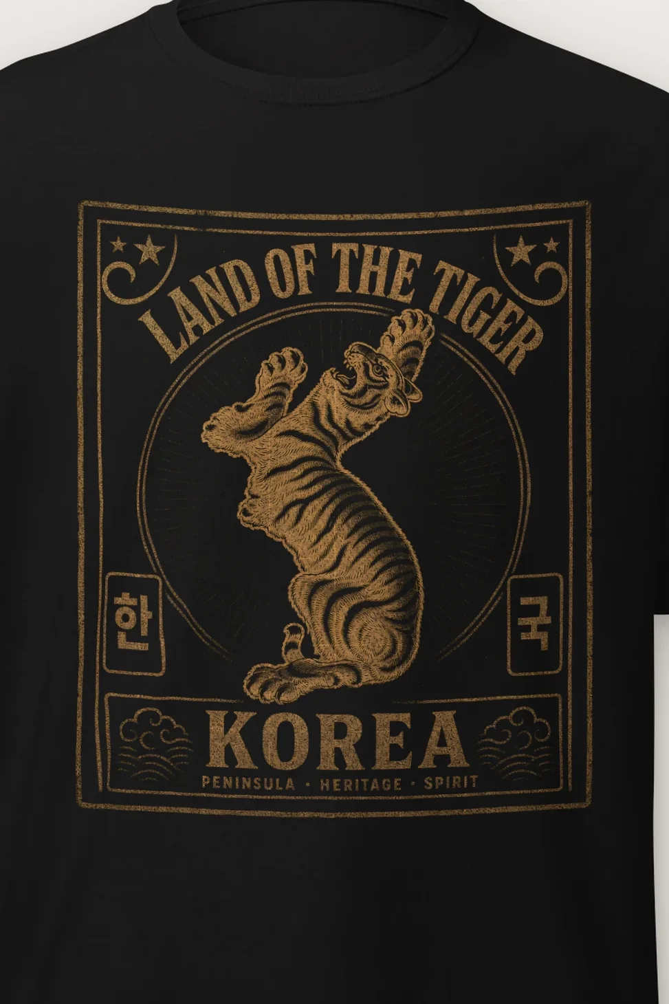 "Land of tiger" Heavyweight Unisex Crewneck T-shirt