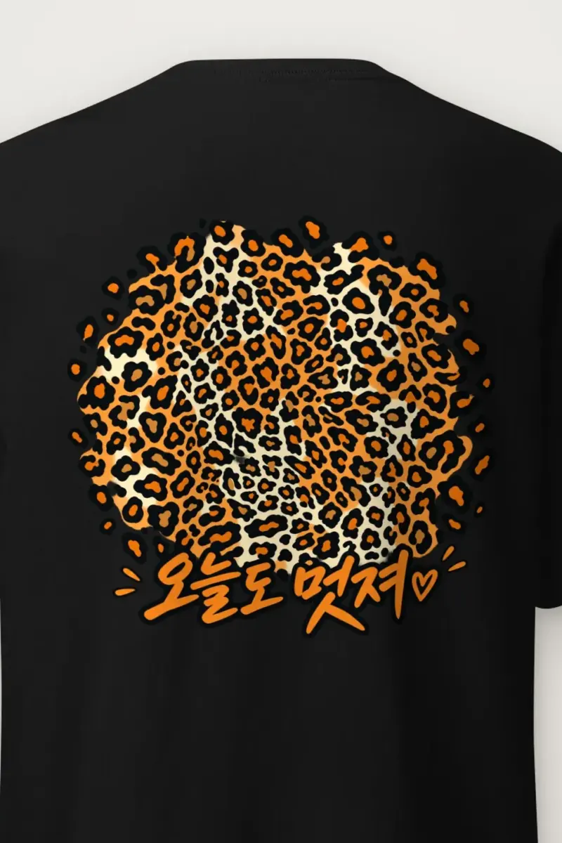 "Leopard Circle Heart" Heavyweight Unisex Crewneck T-shirt