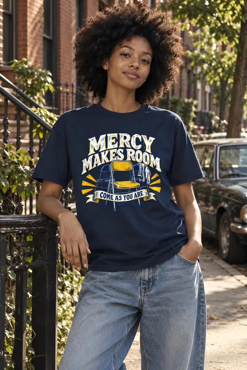 "Sunburst Welcome Chairs" Heavyweight Unisex Crewneck T-shirt